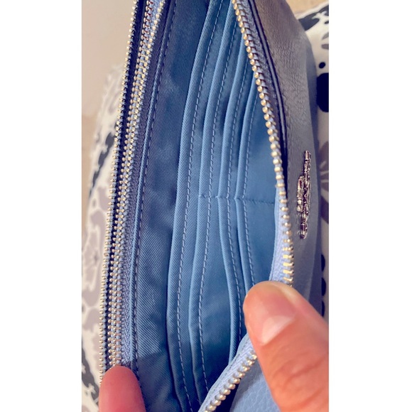 Coach wristlet - Picture 3 of 5